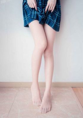 她穿过暴风雨